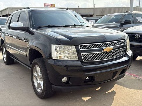Used 2009 Chevrolet Avalanche LTZ RWD image 2