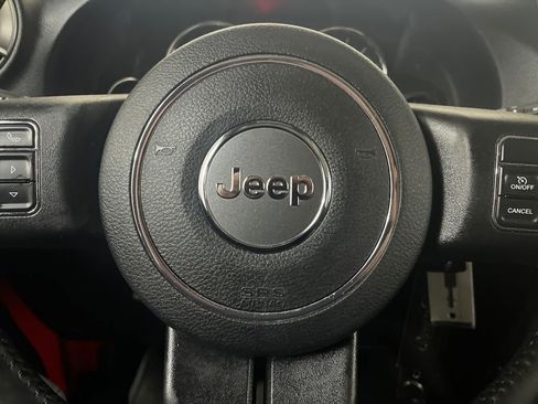 Used 2017 Jeep Wrangler Unlimited Rubicon w/ Connectivity Group image 61