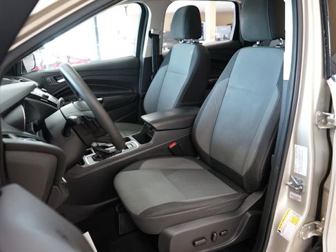 Used 2017 Ford Escape SE FWD image 2