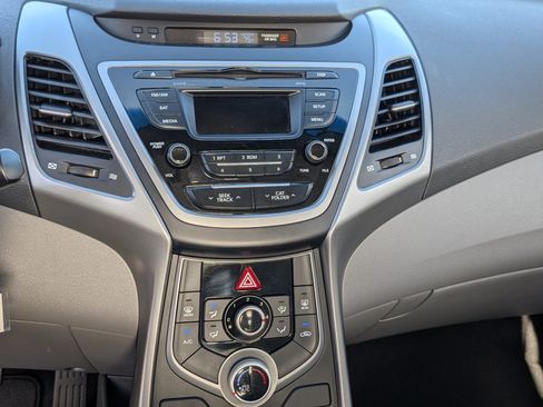 Used 2016 Hyundai Elantra SE FWD image 16
