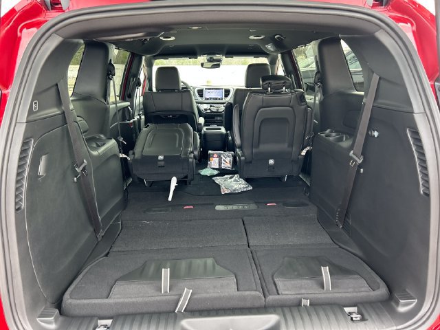 New 2026 Chrysler Pacifica Select FWD image 44