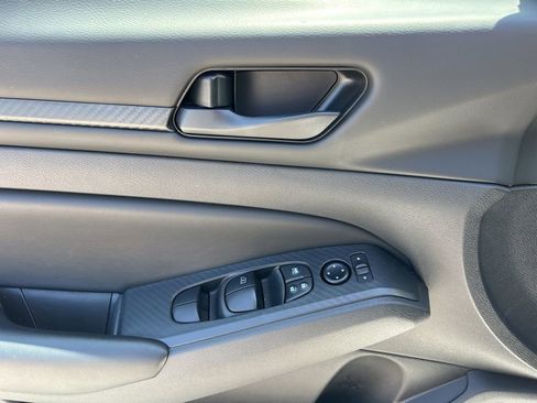 Certified 2025 Nissan Altima 2.5 S FWD image 19