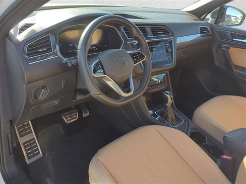 Used 2023 Volkswagen Tiguan SE R-Line image 12