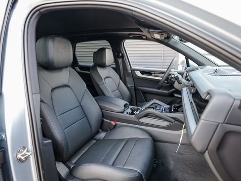 New 2026 Porsche Cayenne S image 28