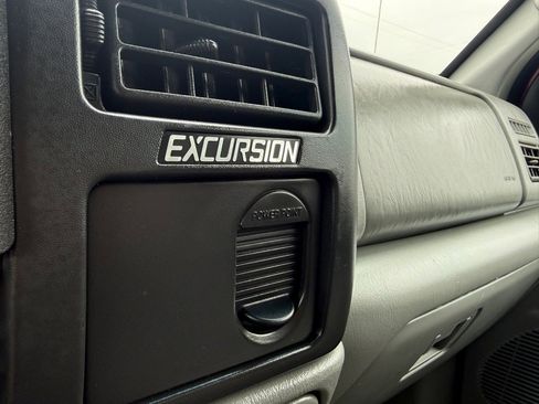 Used 2005 Ford Excursion XLT AWD/4WD image 32