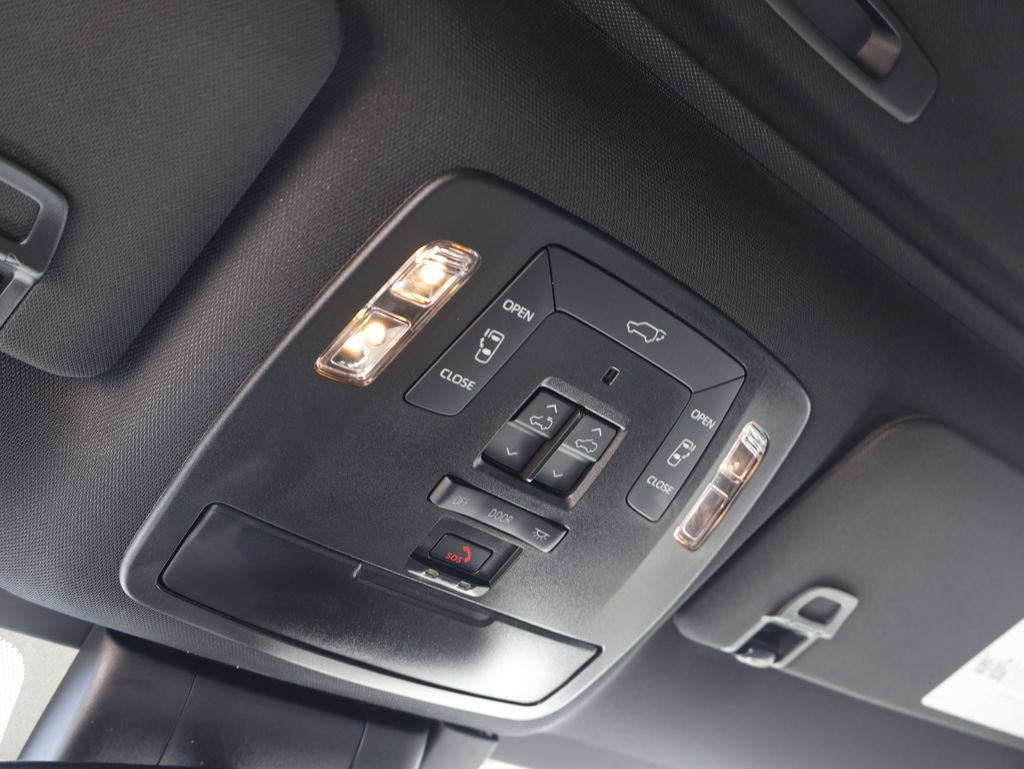 Used 2025 Toyota Sienna Platinum AWD/4WD image 36