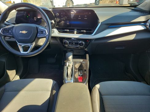Used 2024 Chevrolet Trax LT w/ LT Convenience Package FWD image 9