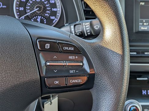 Used 2020 Hyundai Elantra SE image 17