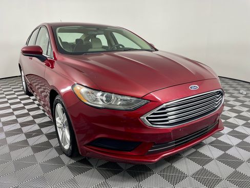 Used 2018 Ford Fusion SE w/ Fusion SE Technology Package image 8