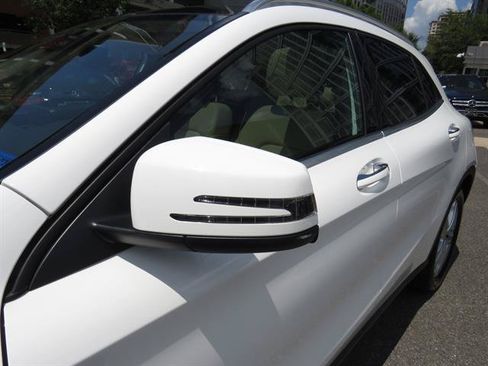 Certified 2020 Mercedes-Benz GLA 250 4MATIC image 28