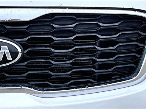 Used 2019 Kia Sorento LX image 11