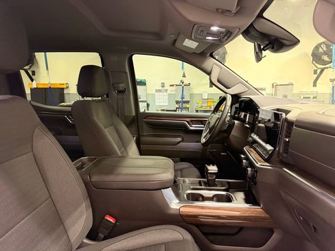 Used 2024 Chevrolet Silverado 1500 LT Trail Boss w/ Convenience Package II image 30