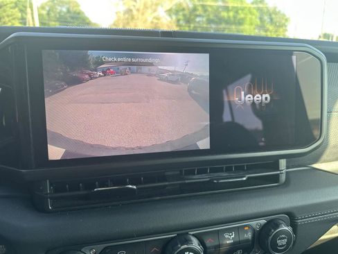 Used 2024 Jeep Wrangler Unlimited Rubicon 4xe AWD/4WD image 14