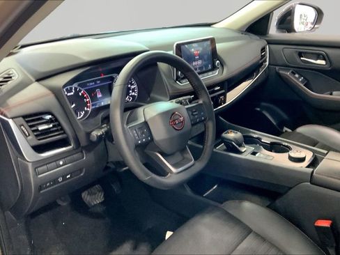 Used 2025 Nissan Rogue SV AWD/4WD image 12