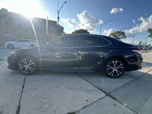 Used 2018 Toyota Camry SE FWD image 8