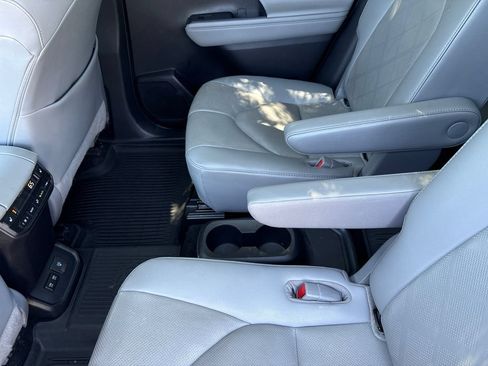 Used 2020 Toyota Highlander Platinum AWD/4WD image 42