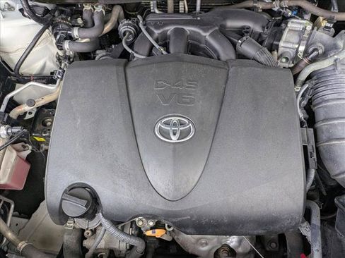 Used 2021 Toyota Highlander Limited FWD image 22