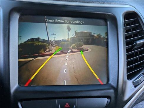 Used 2016 Jeep Cherokee Limited image 15