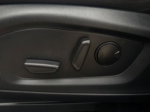 Certified 2023 Ford Explorer XLT RWD image 25