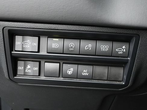 Used 2023 Toyota Tundra Platinum AWD/4WD image 11