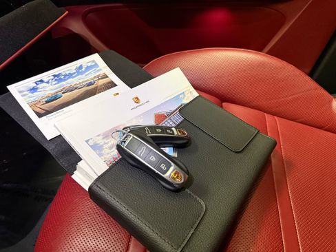 Used 2020 Porsche Cayenne S image 32