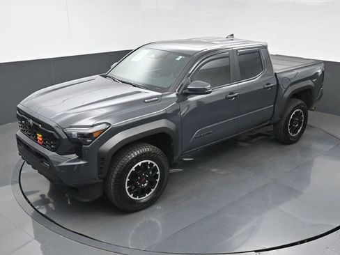 Used 2025 Toyota Tacoma TRD Off-Road w/ TRD Off Road Upgrade Package AWD/4WD image 30