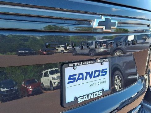 Used 2022 Chevrolet Suburban RST w/ Luxury Package AWD/4WD image 32