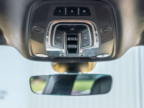 Used 2019 Bentley Bentayga image 49