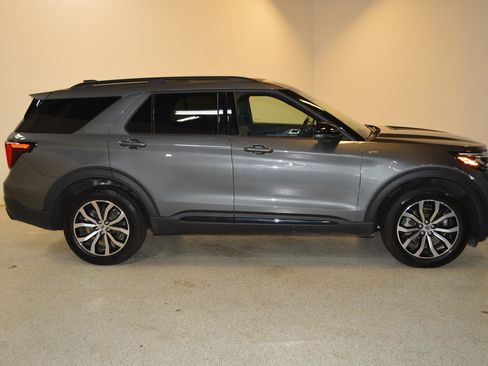 Used 2026 Ford Explorer ST-Line AWD/4WD image 2
