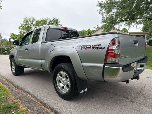 Used 2015 Toyota Tacoma 4x4 Access Cab V6 w/ TRD Off-Road Package image 8