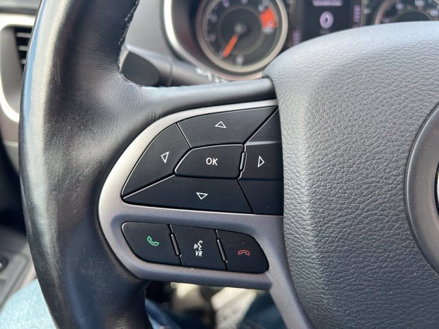 Used 2019 Jeep Cherokee Latitude w/ Cold Weather Group AWD/4WD image 23
