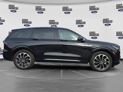 Used 2024 Lincoln Nautilus Reserve w/ Equipment Group 202A AWD/4WD image 15