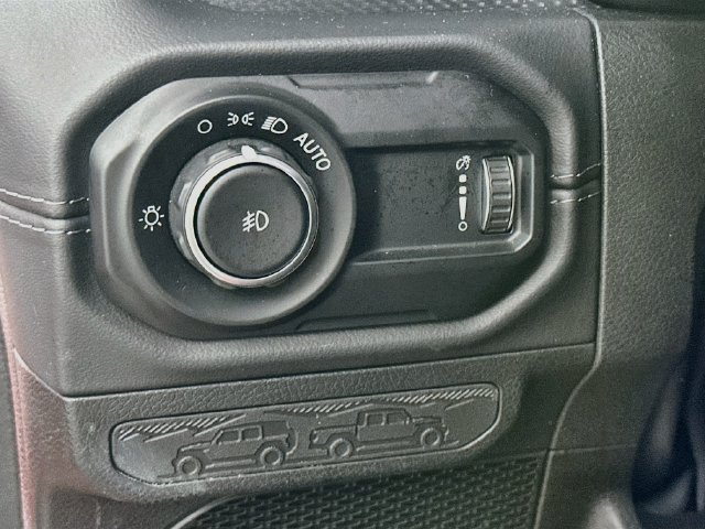 Used 2025 Jeep Wrangler Unlimited Rubicon w/ Convenience Group AWD/4WD image 20