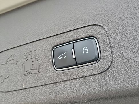 Used 2023 Lincoln Aviator Standard w/ Premium Package image 8