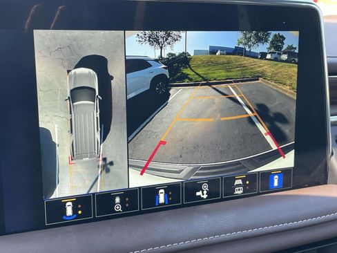 Used 2023 Chevrolet Tahoe High Country w/ Premium Package 2 AWD/4WD image 21