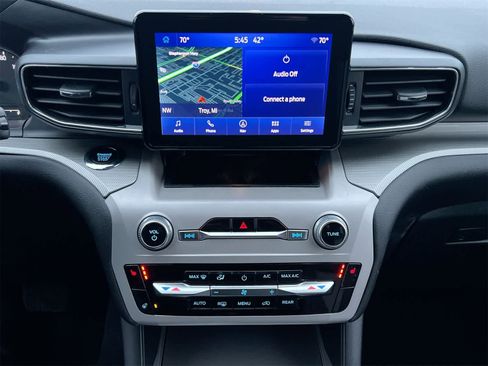 Used 2023 Ford Explorer XLT w/ Equipment Group 202A image 28