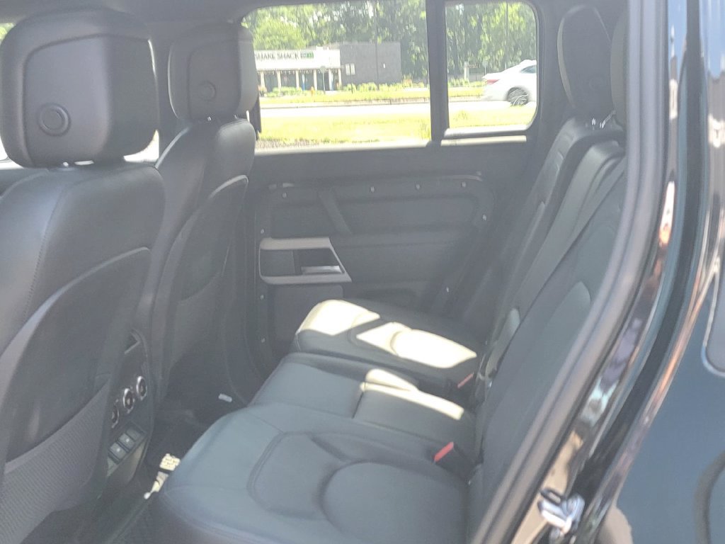 Used 2023 Land Rover Defender 110 SE AWD/4WD image 18
