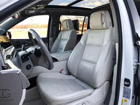 Used 2021 Cadillac Escalade ESV Premium Luxury Platinum image 27
