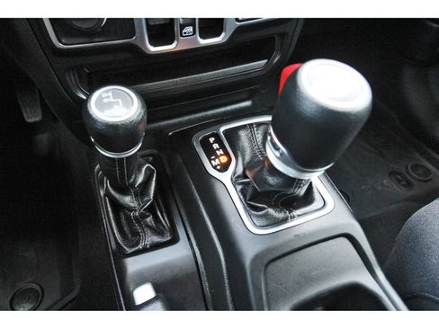 Used 2025 Jeep Wrangler Unlimited Sport AWD/4WD image 28