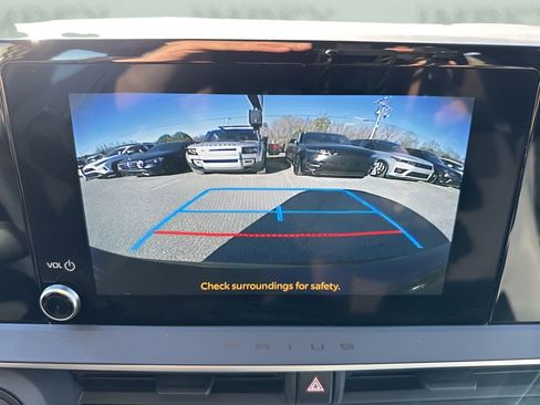 Used 2024 Toyota Prius LE image 18