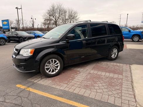 Used 2019 Dodge Grand Caravan SXT image 4