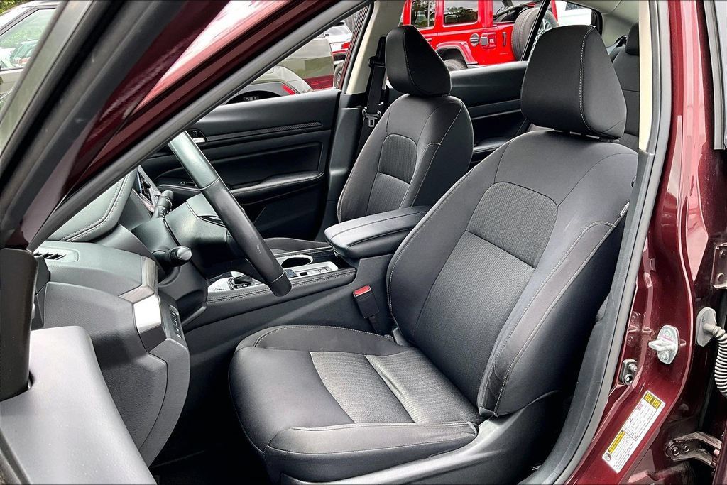 Used 2024 Nissan Altima 2.5 SV w/ SV Premium Package FWD image 19