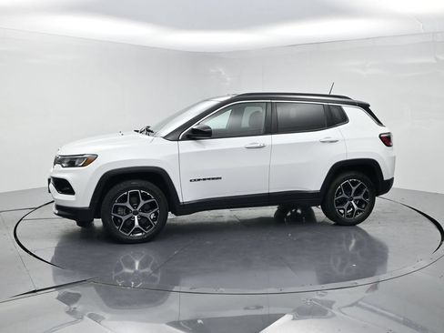 Used 2025 Jeep Compass Limited AWD/4WD image 3