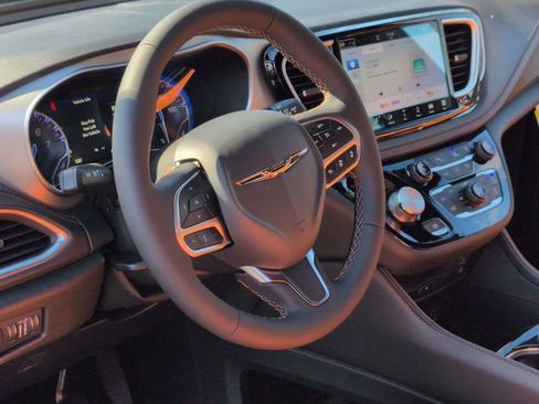 New 2026 Chrysler Pacifica Pinnacle image 12