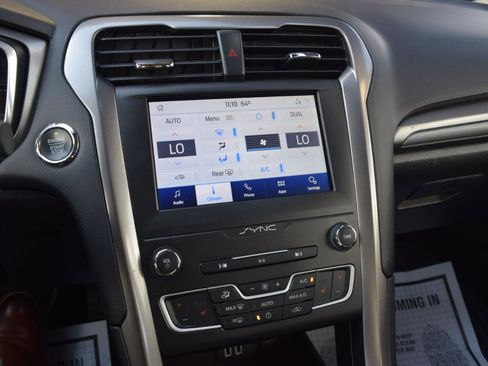 Used 2020 Ford Fusion SE AWD/4WD image 22