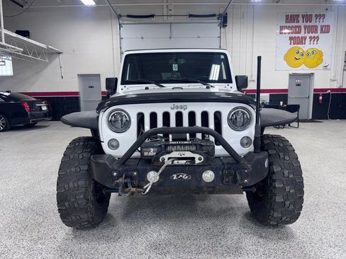 Used 2015 Jeep Wrangler Unlimited Rubicon w/ Connectivity Group AWD/4WD image 7
