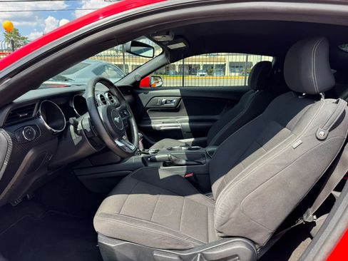 Used 2015 Ford Mustang Coupe RWD image 19