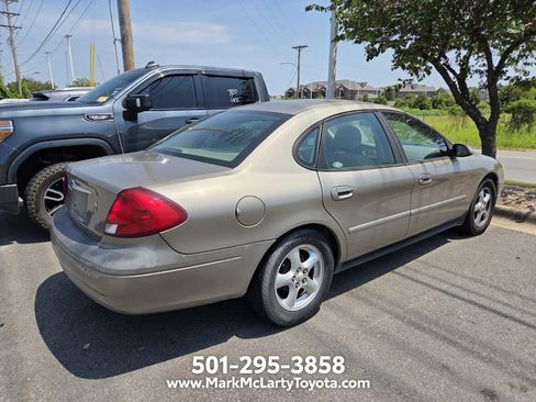 Used 2003 Ford Taurus SE FWD image 3