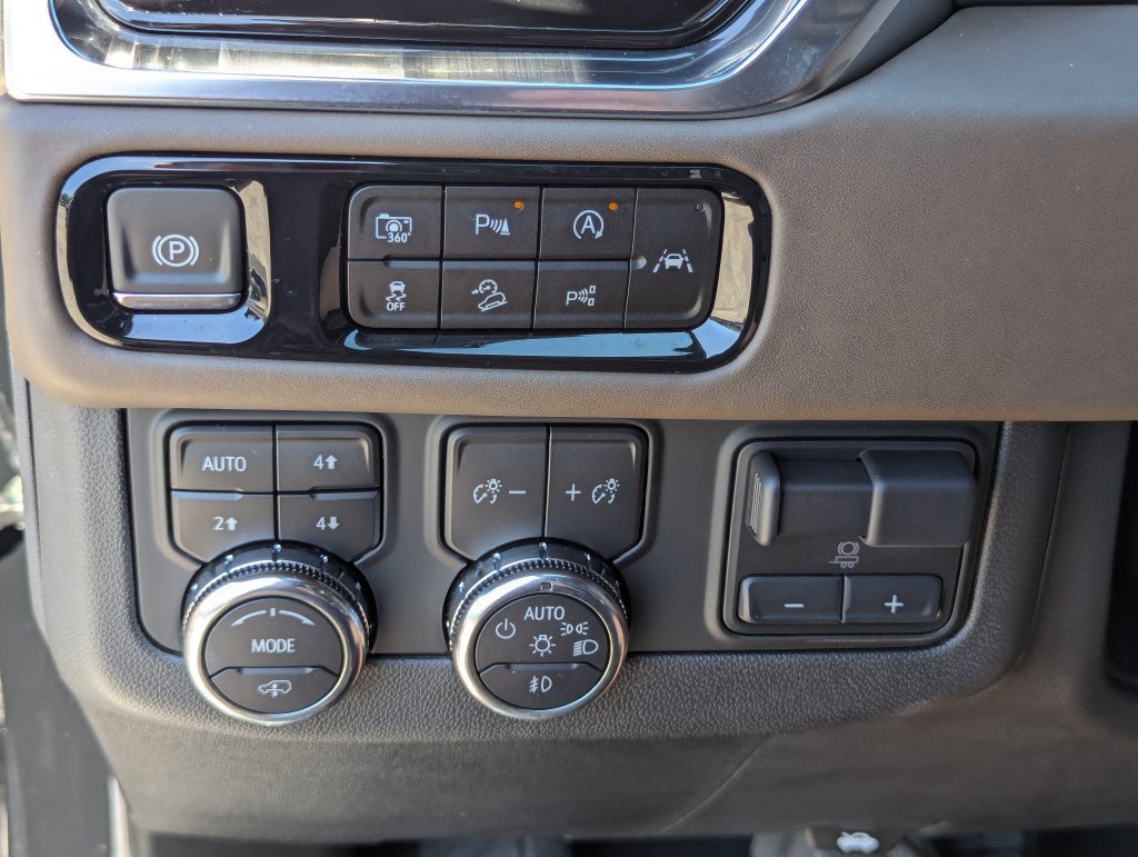 Used 2025 GMC Yukon XL Denali Ultimate AWD/4WD image 33