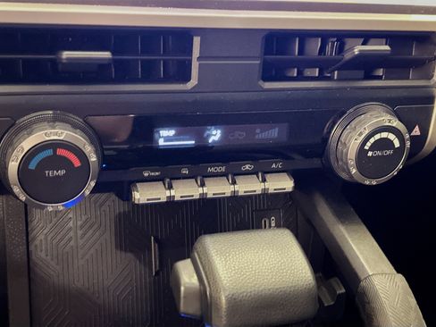 Used 2025 Toyota Tacoma SR5 AWD/4WD image 24